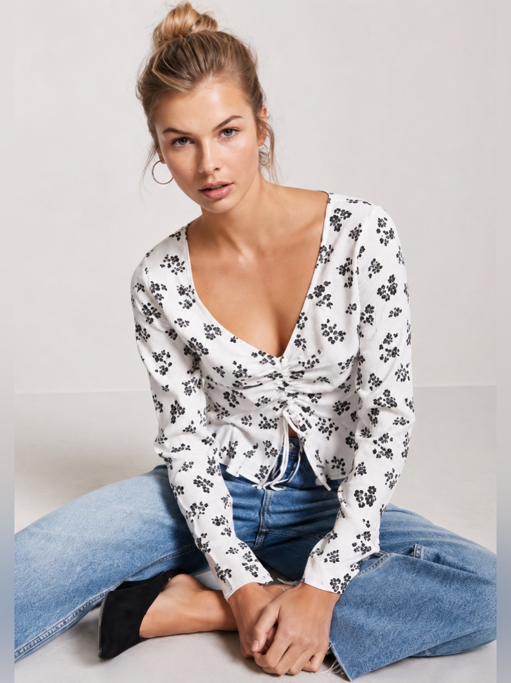Forever 21 White Long-Sleeve Floral Ruched V-Neck Top